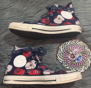 converse apple print