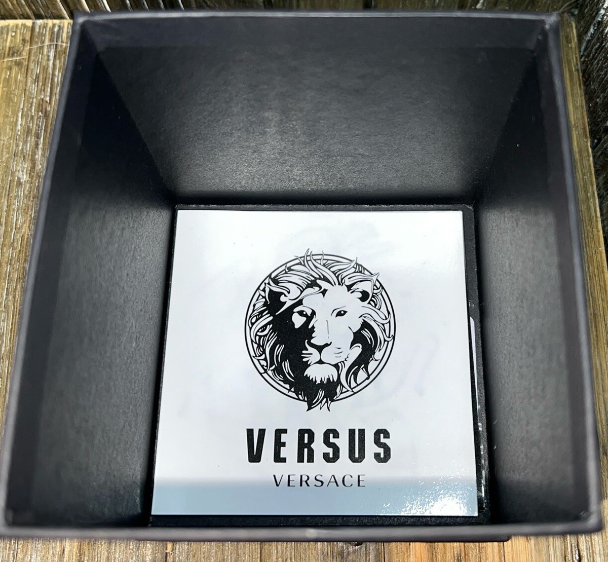 Versus by Versace Women\'s Red Leather Watch - KEY BISCAYNE II - SCK070016 Versace VE7B00123 - Medusa Deco watch • Watchard.com main image 4