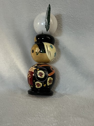 Muñeca Kokeshi de madera con Daikon/Rábano 8,5" de alto - Imagen 4 de 8