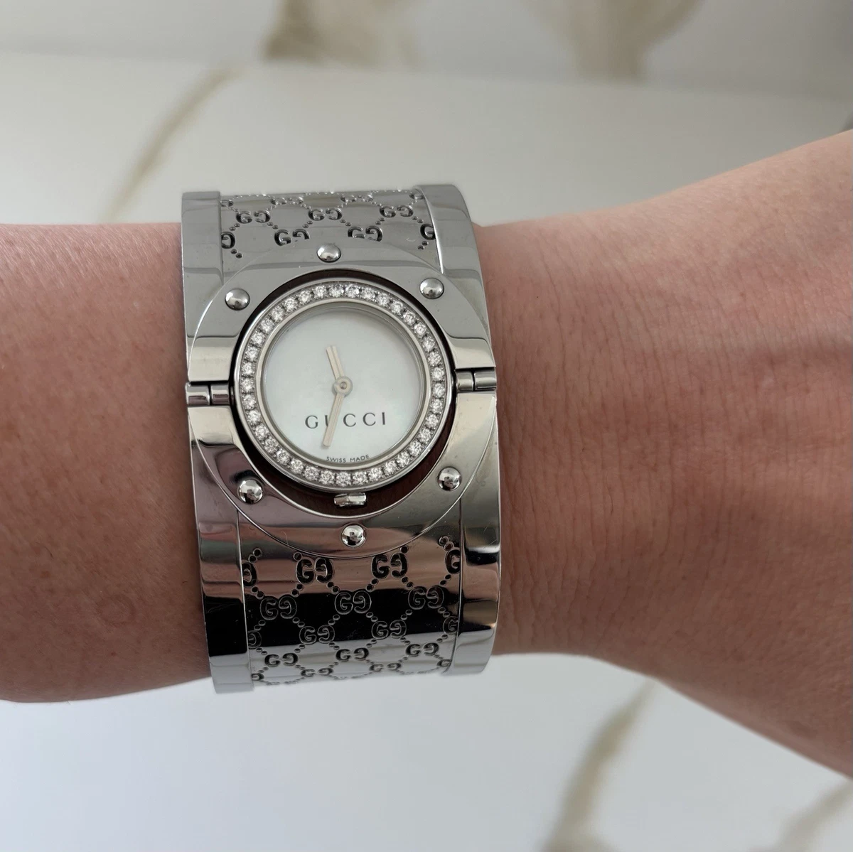 Authentic Gucci silver-tone GG bangle watch SOLD) 1990 main image 4