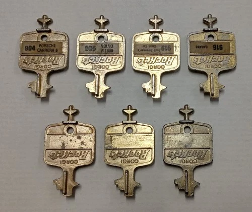 7 x VINTAGE 1970s CORGI ROCKET GOLDEN TUNE UP KEYS
