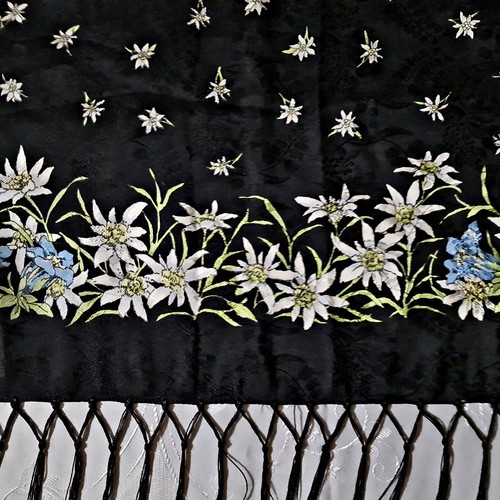 SCARF VINTAGE STRIESNIG DIRNDL TRACHTEN TIROLEAN ART EDELWEISS SILK 28"SQUARE - Picture 2 of 5