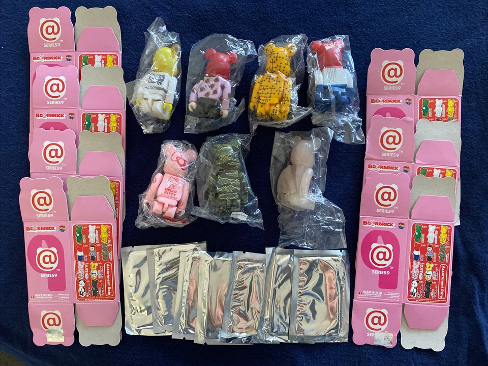 BEARBRICK 100% (Serie 9) x 7 Hello Kitty/Eames/SF/Bandera + 3 (Bolsas/Tarjetas Selladas) Foto 2 de 4
