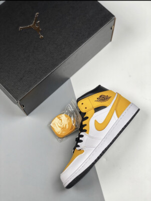 jordan 1 mid university gold outfit