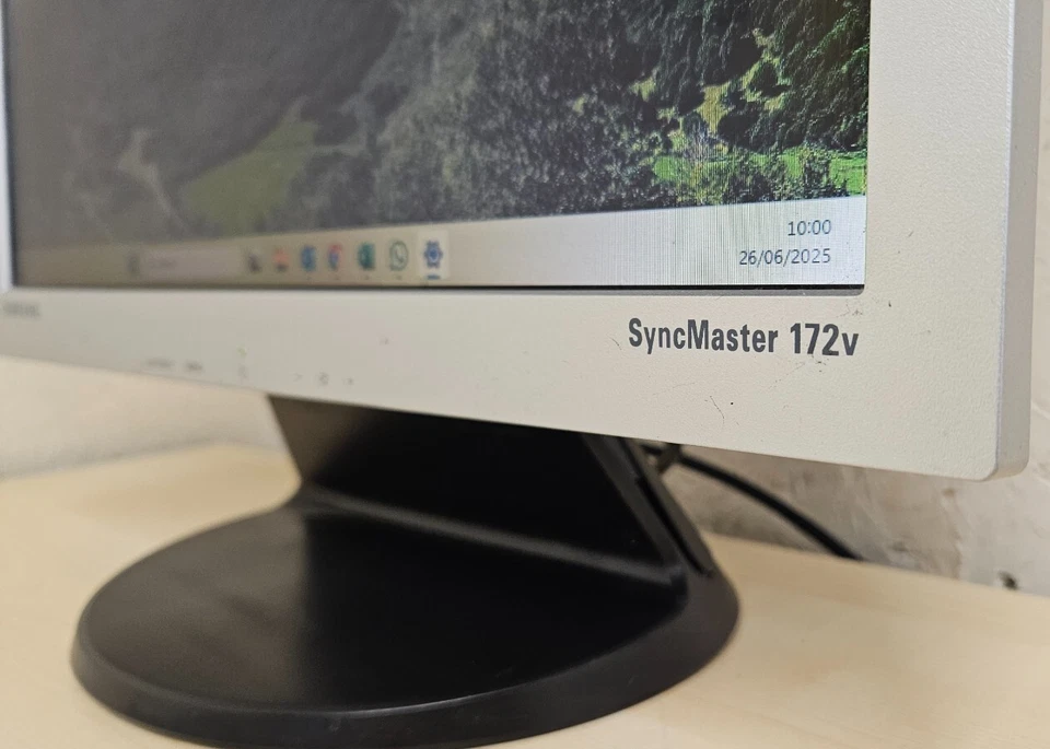 Samsung 172V 17" LCD Monitor Computer Screen, Silver, 5:4 1280x1024px, VGA Input - Image 4 of 4