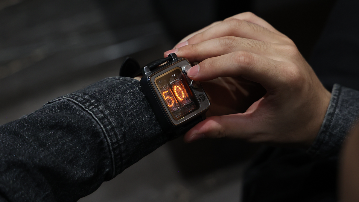 New Titanium NEONWORKS BTF2 NIXIE TUBE WATCH Retro Timer WristUp