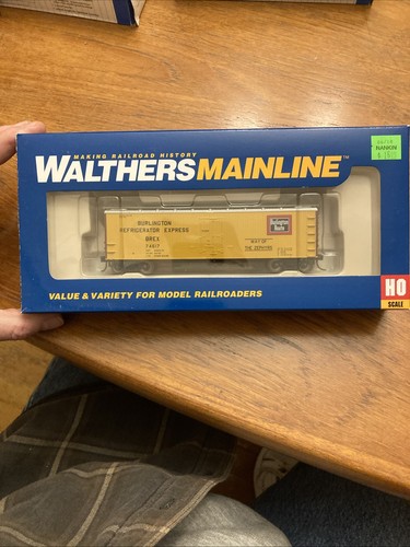 Walthers HO 910-3601, 40' Double Sheathed Reefer, Burlington Kühlschrank 74617 | Zustand: New