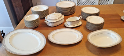 Noritake Bone China Evendale 755 - 77 teiliges Geschirrset (unbenutzt)