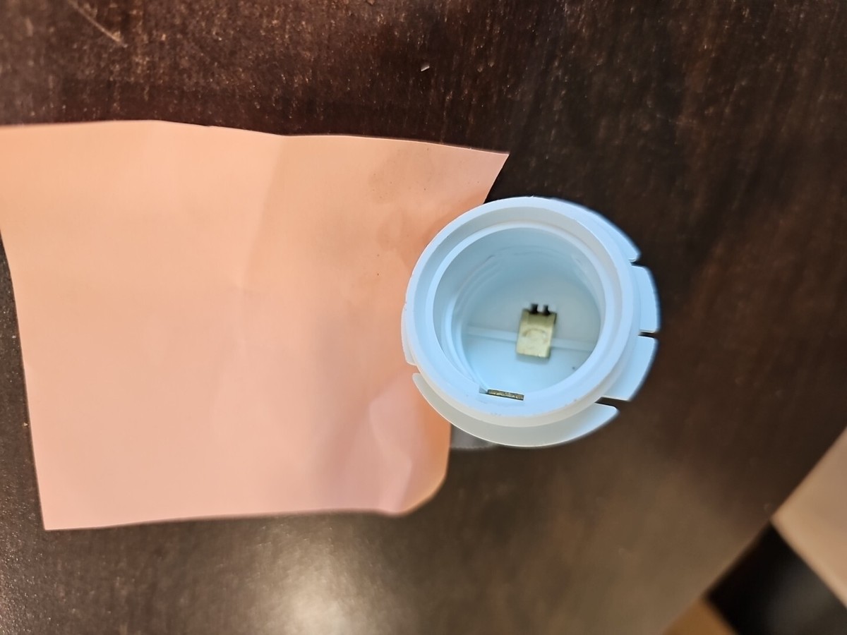 WHIRLPOOL FRIDGE LIGHT BULB & LIGHT SOCKET OEM P/N 4387478 2162085