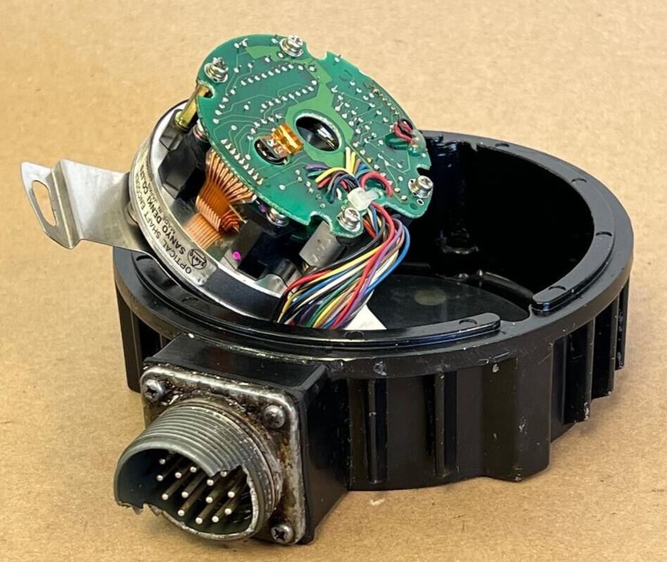 SANYO DENKI OPTICAL SHAFT SERVO MOTOR ENCODER F685000HE7 SANYO DENKI OPTICAL SHAFT SERVO MOTOR ENCODER F685000HE7
