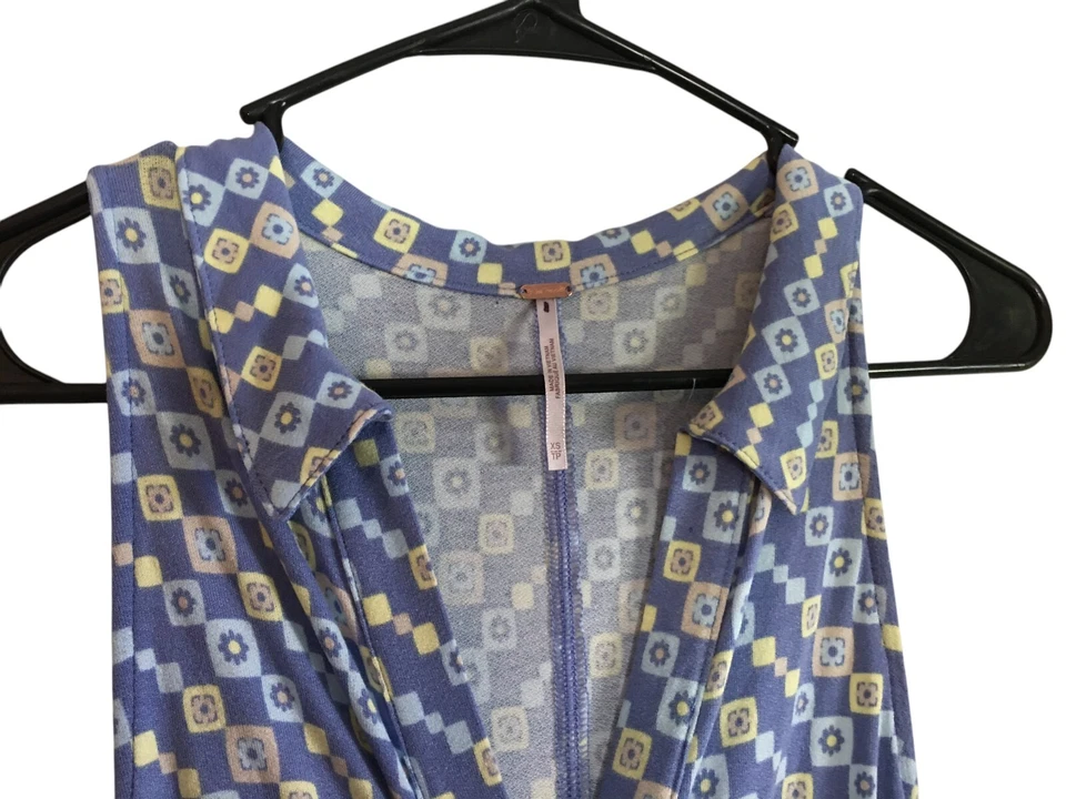Женский комбинезон Free People размер XS синий желтый с геометрическим узором без рукавов - Изображение 4 из 4