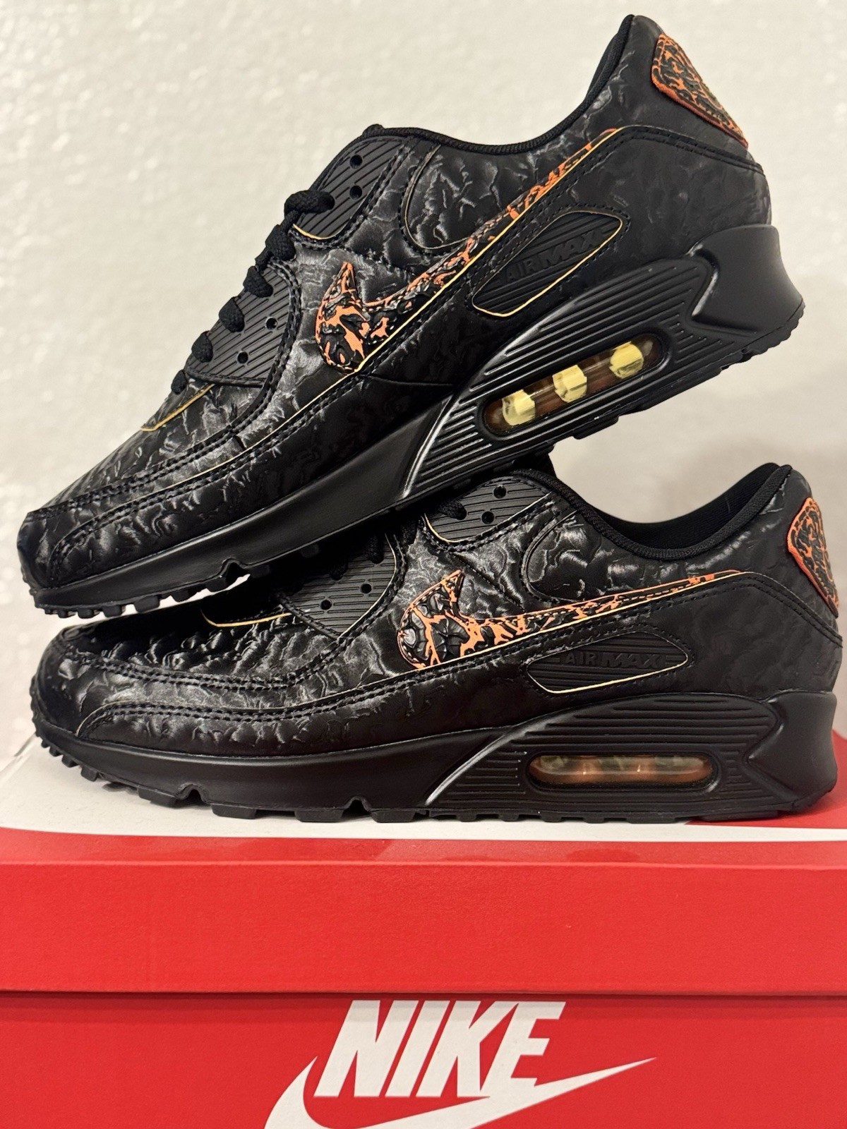 SAOLA Nike Air Max 90 QS Uomo Taglia 11.5 'Volcano' Nero Arancione Magma HF3248 001