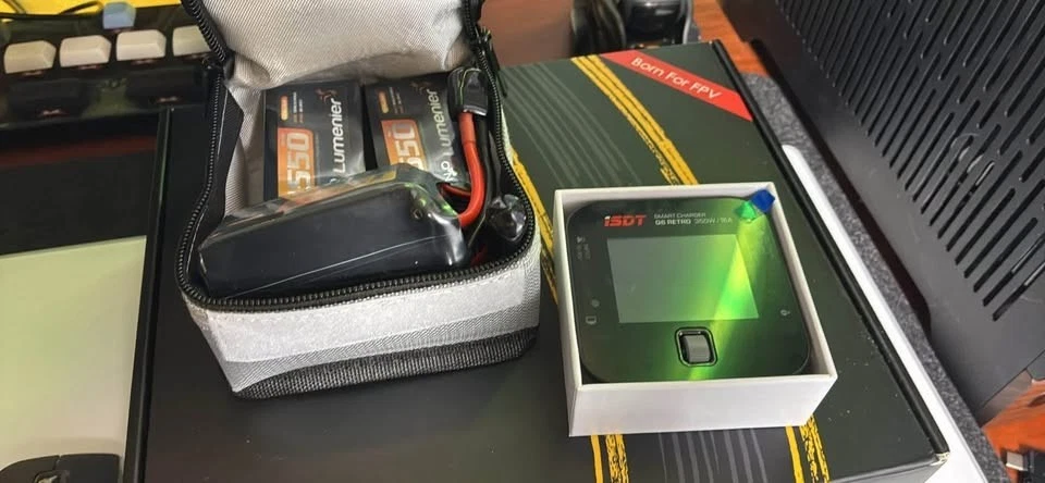 GEPRC Mark5 Pro DC BNF HD w/ DJI o3 - 6s Drone Kit with Lipo’s and GPS + charger - Image 4 of 4