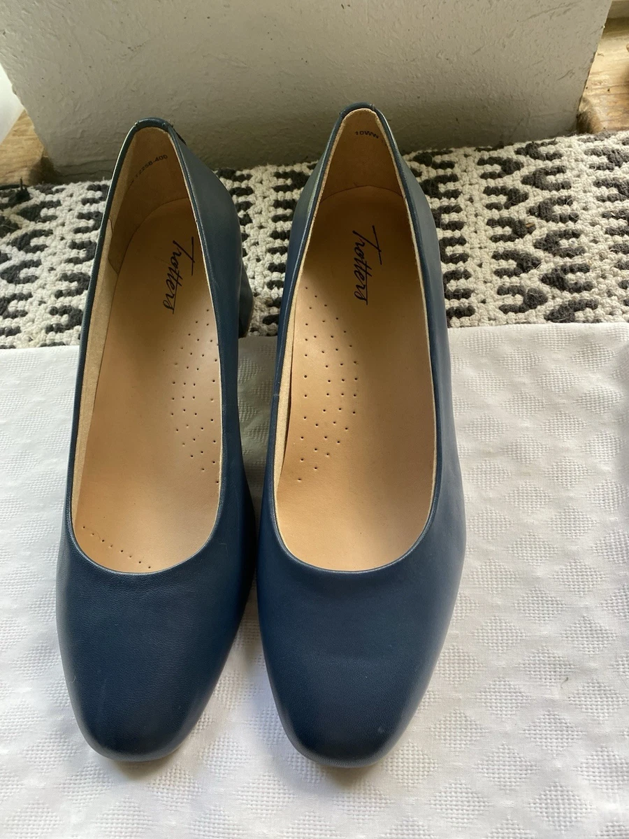 Low (3/4 in. to 1 1/2 in.) Narrow (AA, N) Women's Heels for sale