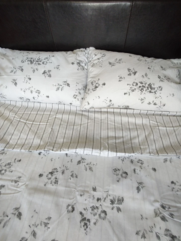 Juego de Cubierta de Edredón Gris Crochet Reversible Grabado Floral Borde Hecho para el siguiente Foto 3 de 4