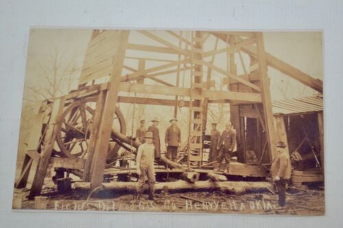 Reprint Field Oil & Gas Co. Derrick and Workers Henryetta OK 5,5" X 3,5" - Photo 1 sur 1