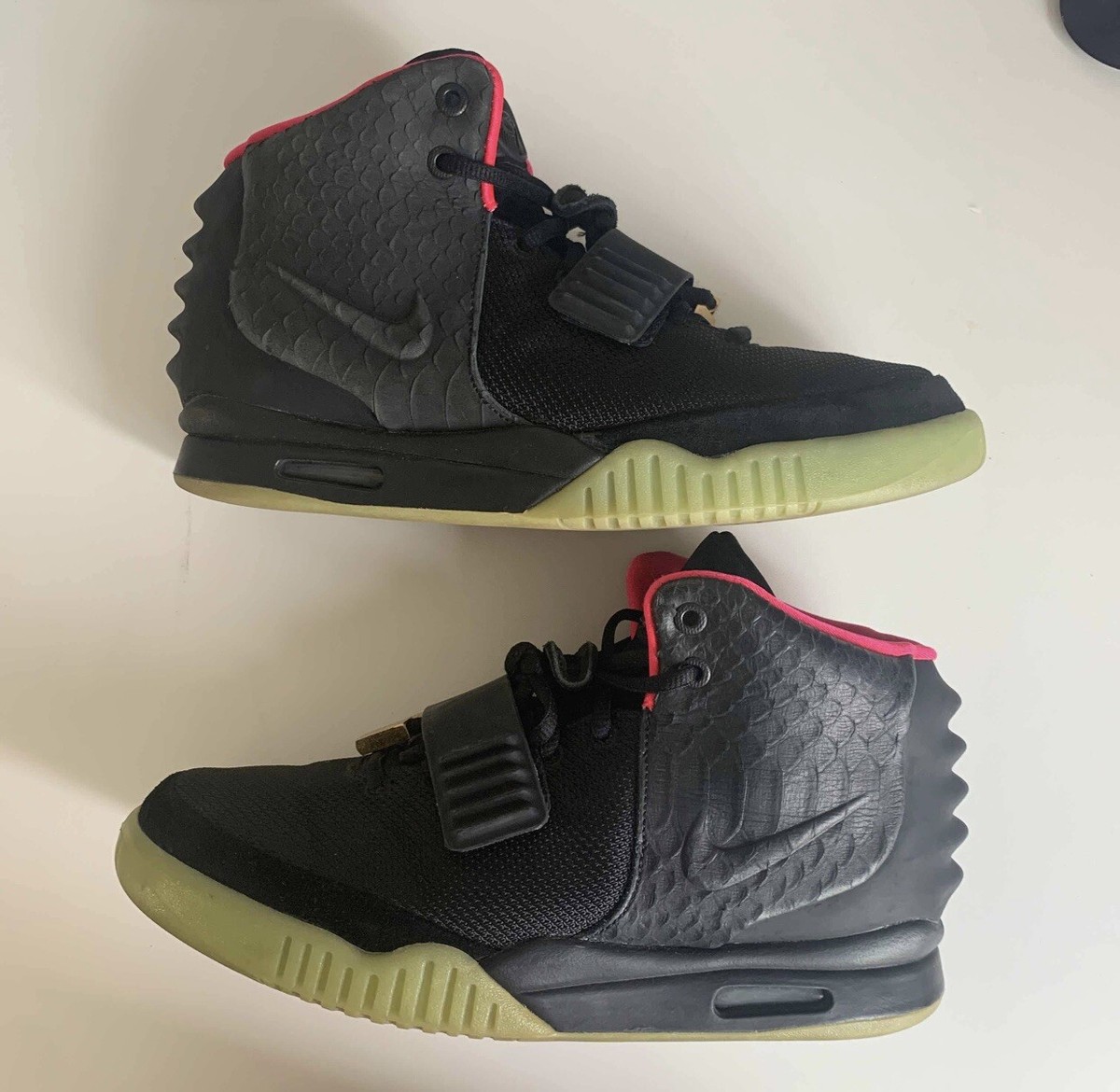 VINTAGE - Nike Air Yeezy 2 NRG Solar Red Size 10 - BOX, GOLD VINTAGE - Nike Air Yeezy 2 NRG Solar Red Size 10 - BOX, GOLD