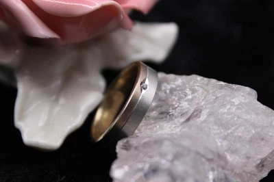 Ring Edelstahl, teilweise vergoldet, mit Strassstein, Gr. 58 (18,4 mm) - Bild 1 von 3