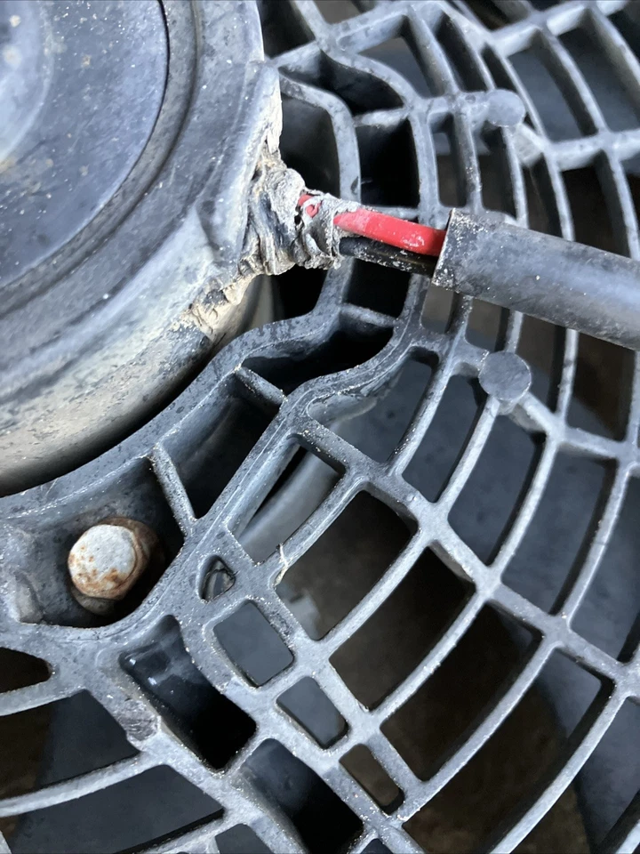 2004 Nissan Titan Truck A/C Electric Cooling Fan for The Condenser  OEM Foto 3 de 4