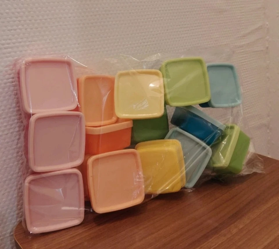Lot boîtes conservation plastique carrées multicolores couvercles pression - Photo 1/1
