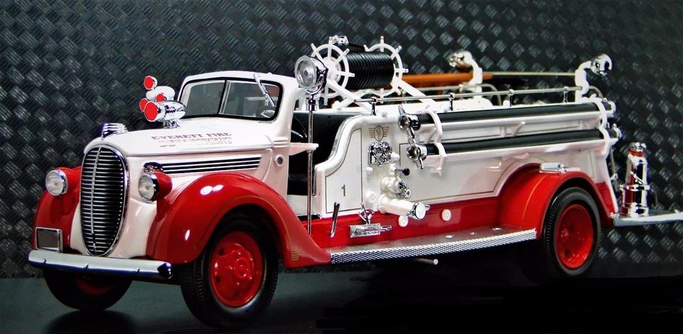 Vintage Classic Antique Red Fire Engine Truck Metal Dream Model Car Pickup Promo - Image 4 of 4
