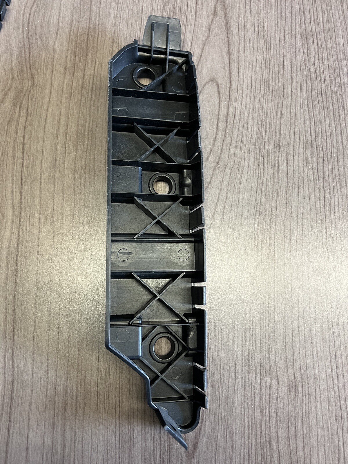 2006-2013 Bentley Continental Flying Spur Front Bumper To Fender Bracket Left