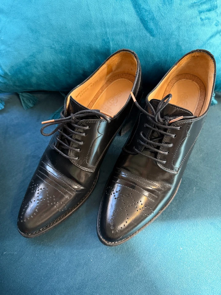 The Office of Angela Scott Miss Button Midheel negro talla 38 EE. UU. 8 impecable  Foto 3 de 4