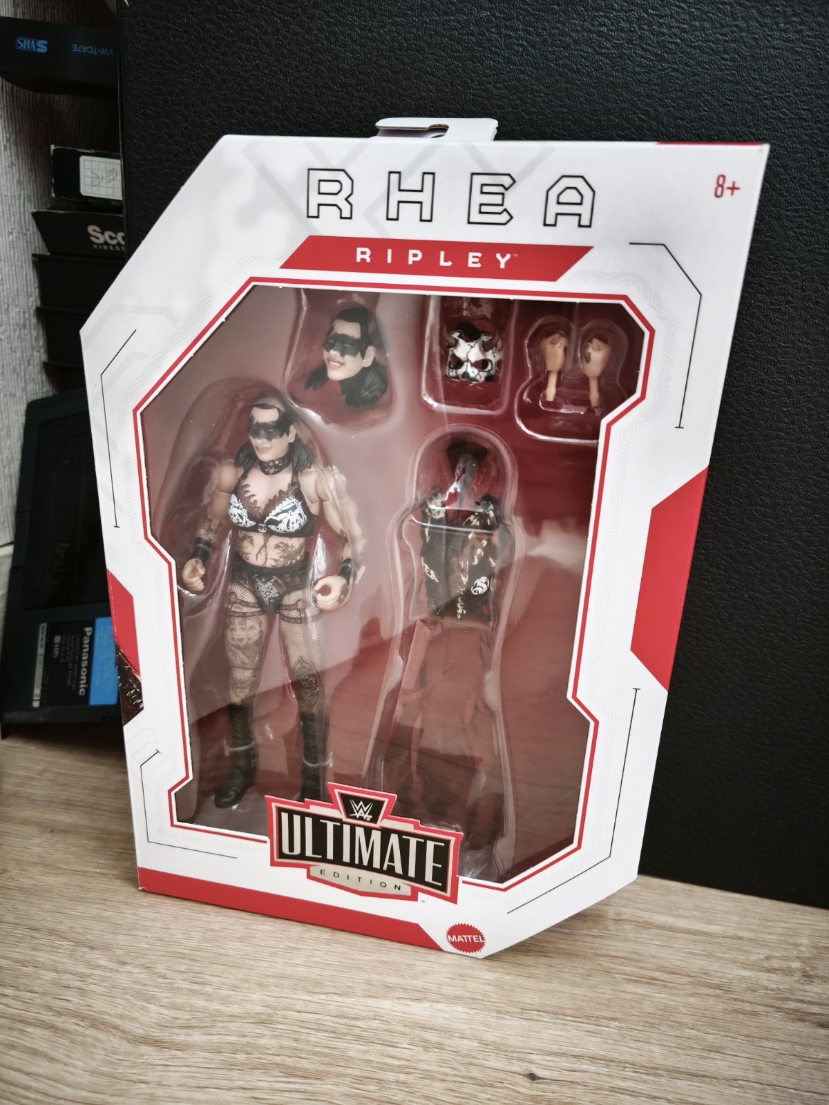 Figurine Rhea Ripley Ultimate Édition, le décor parfait pour bureau de fan