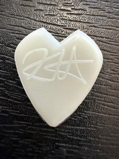 METALLICA #1 / GLOW IN THE DARK!! / TOUR GUITAR PICK