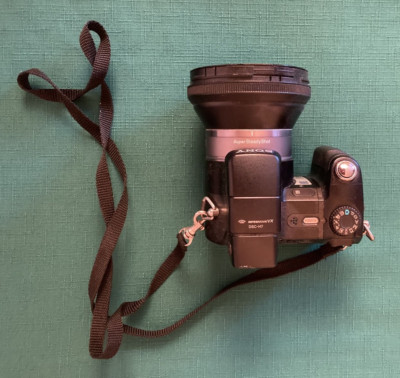 Sony Cyber Shot  ~ DSC-H7 8.1 MP 15x Optical Zoom - Not Tested