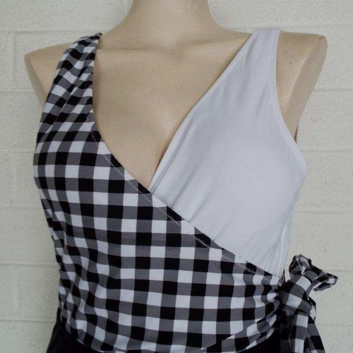 New Cupshe Large black white gingham check crossover top 1 piece Swimsuit Cruise - Picture 5 of 8
