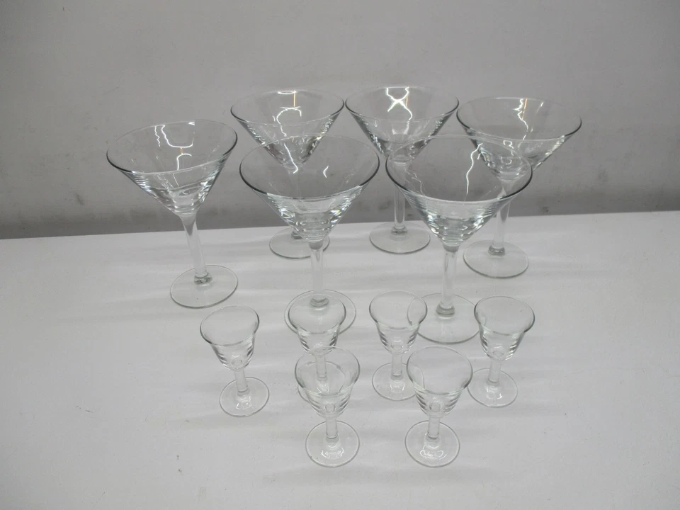 6 vasos Martini con tallo de vidrio transparente de 7" de alto y 6 vasos de chupito de 3 1/2" FRANCIA Foto 2 de 4