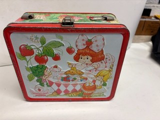 Strawberry Shotcake land Vintage Metal Lunchbox 1985 used