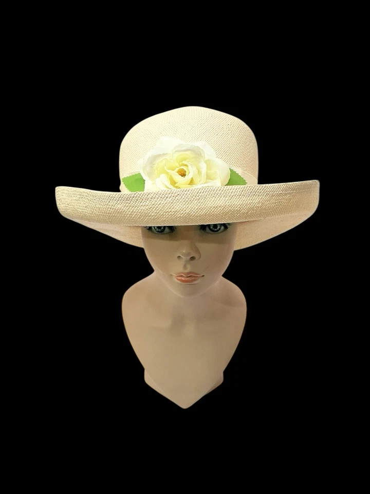 Sombrero para el sol de papel crema de ala ancha con acento de flor de rosa marfil jardín fiesta derby Foto 2 de 4