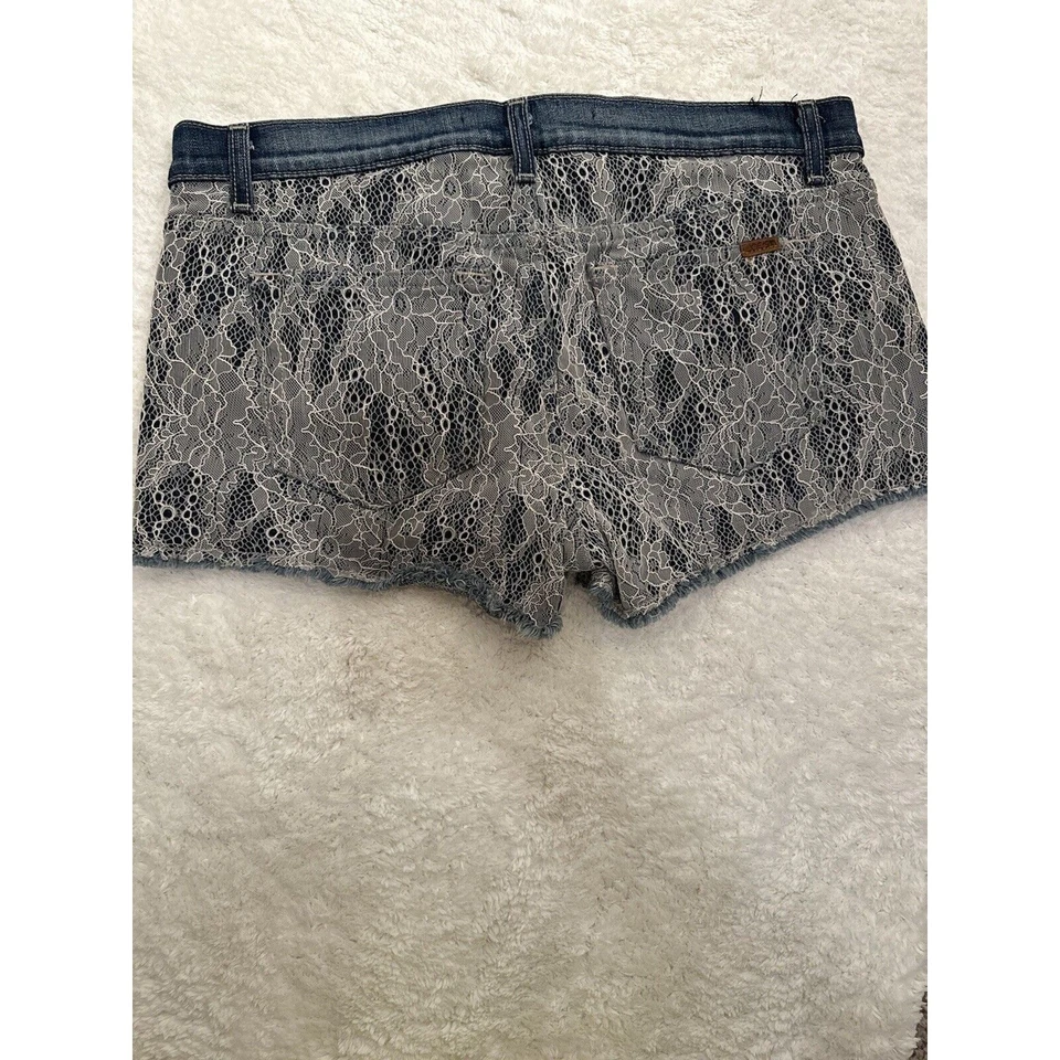 JOE’S JEANS Denim Shorts Lace Overlay Size 30 Cottagecore - Image 4 of 4