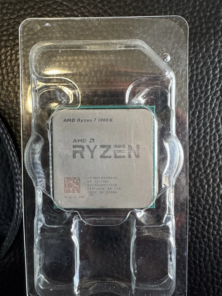 CPU AMD Ryzen 7 1800X 8 núcleos 16 hilos, 3,6 GHz/4 GHz Boost, Socket AM4 Foto 2 de 4