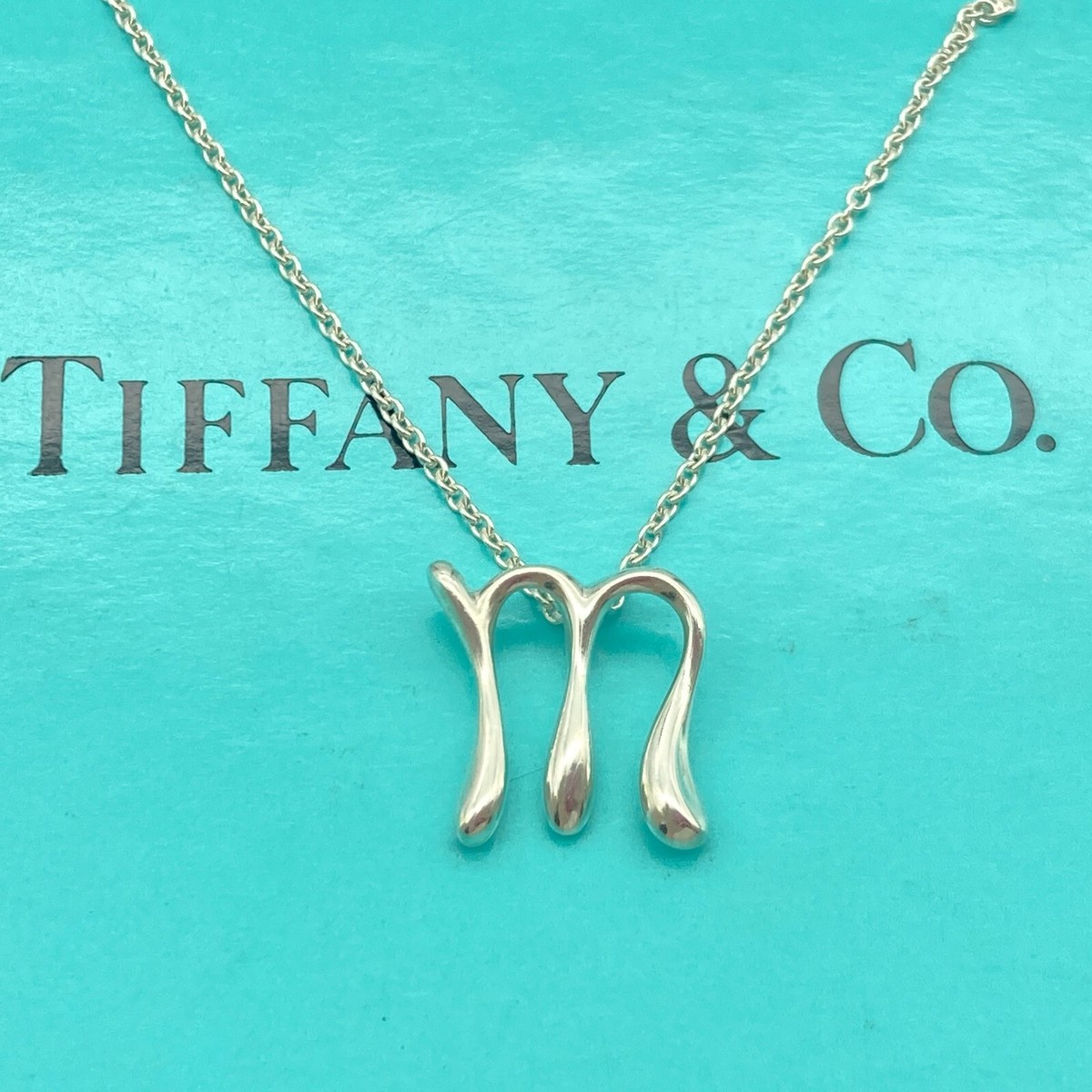 Tiffany & Co. silver necklace (イニシャルm) Tiffany & Co. Initial Letter M Pendant Necklace 16