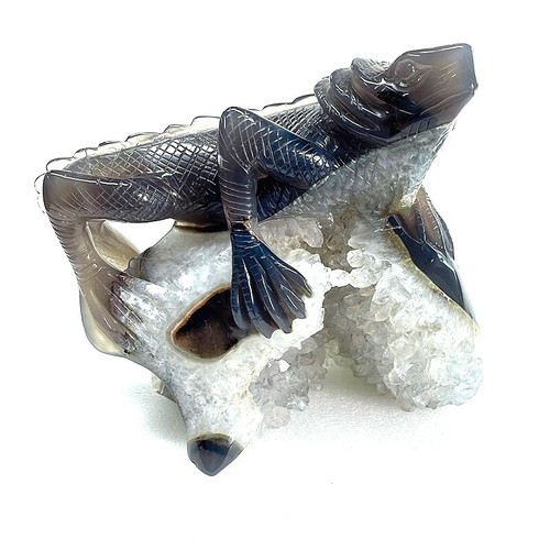 6.5 in Agate Geode Lizard Skull Sculpture - Hand-Carved Crystal for Home Decor - Picture 3 of 12