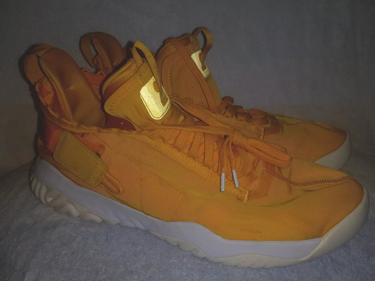 Jordan proto react gold sale
