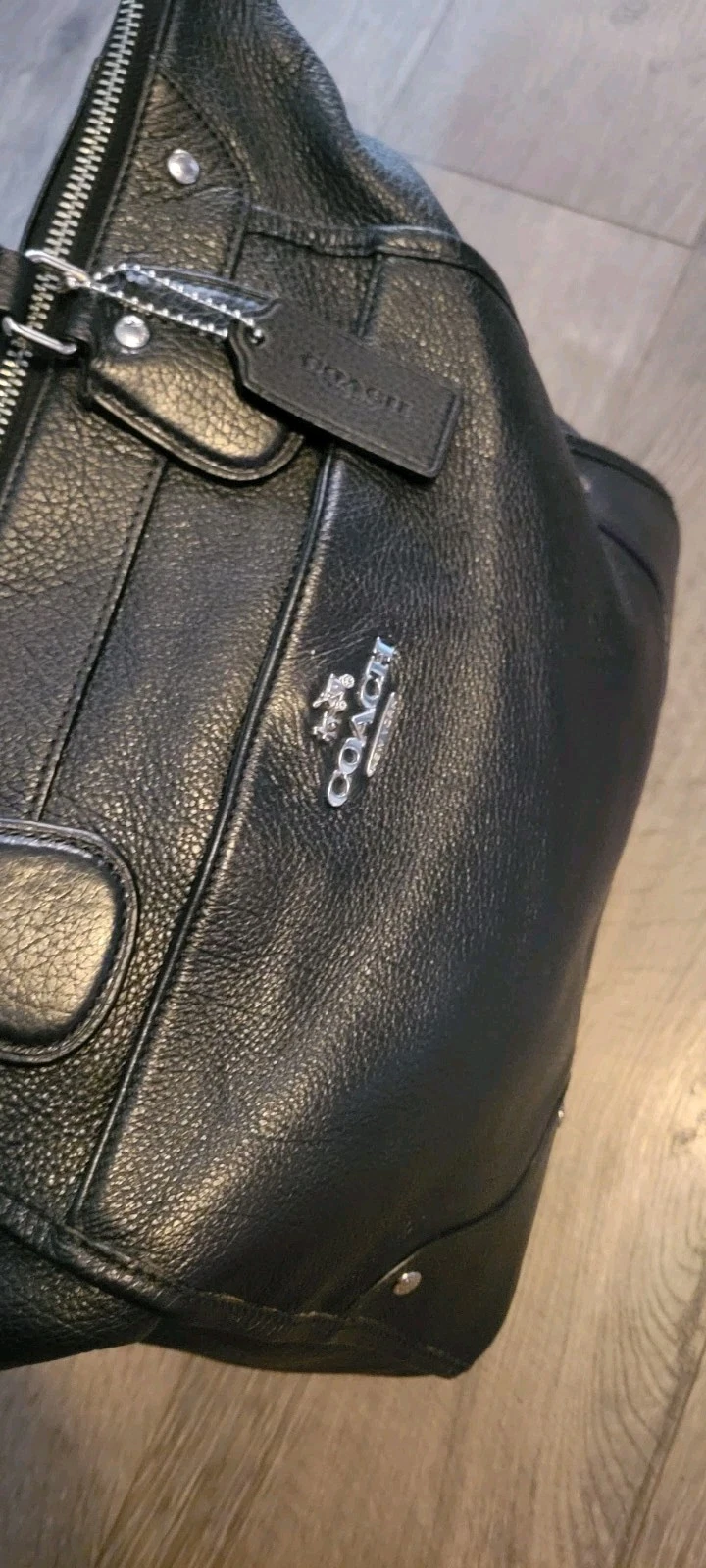 Borsa a tracolla Coach Mickie in pelle nera tono argento con borchie senza cinturino extra