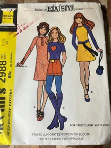 MCCALLS YNG JR TEEN PATTERN 2988 TOP DRESS SIZE 11/12, 32 BUST-CUT COMPLETE 1971