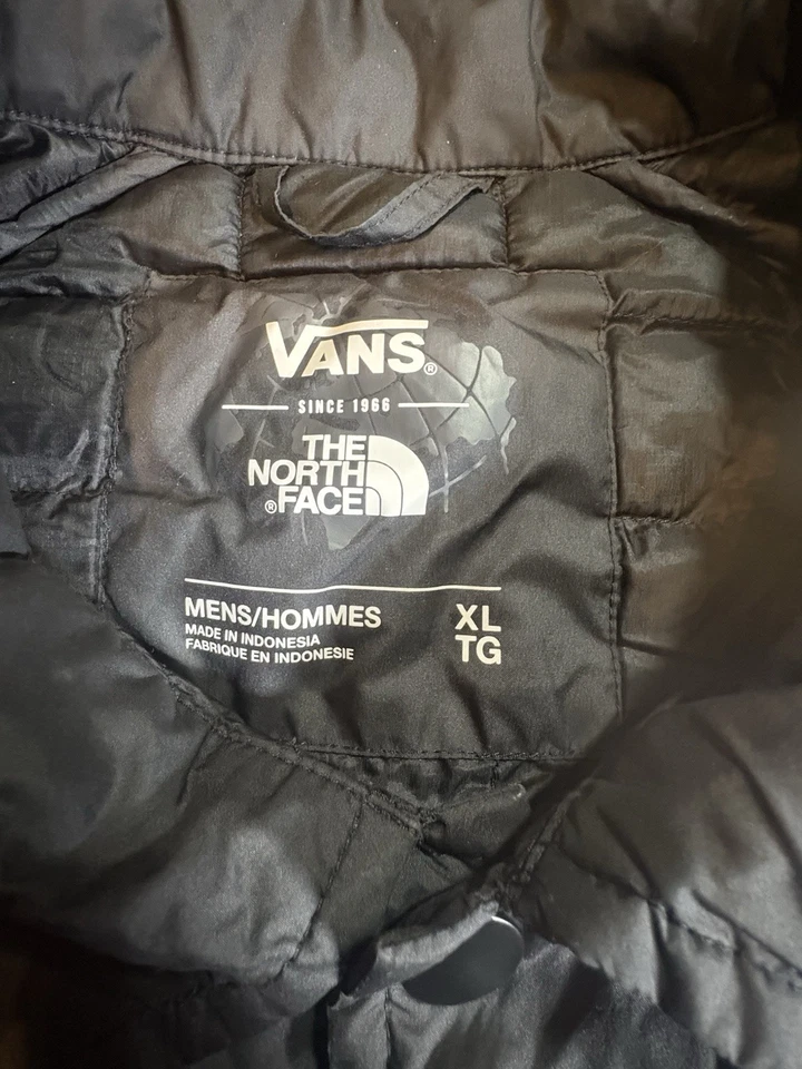Jaqueta acolchoada Vans X The North Face preta Snap Up masculina tamanho XL Thermoball Tech - Imagem 3 de 4
