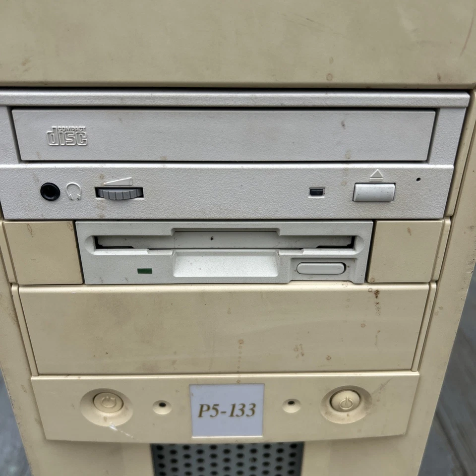 Vintage Gateway 2000 P5-133 Beige Full Tower w/ Powers In Untested - Image 2 of 4