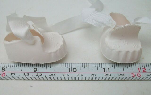 1 pair of vintage white dolls shoes cinderella no 0m aprox 2 x 1 inch c/w ribbon