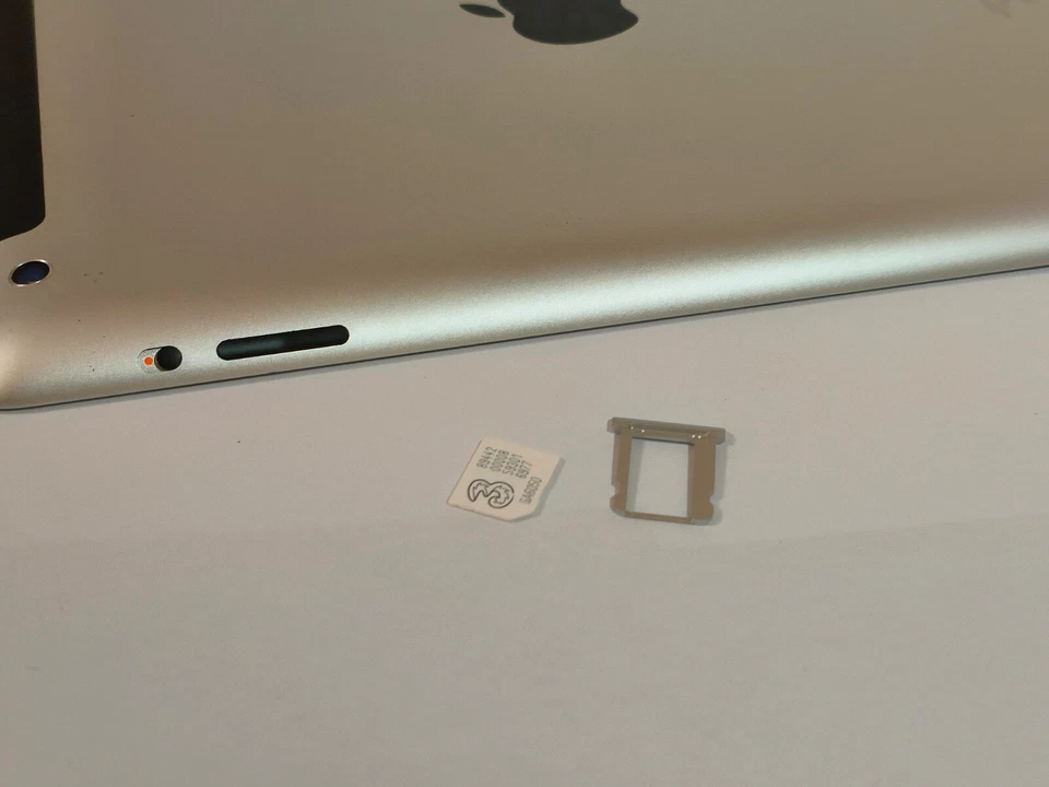 Apple iPad (3rd Generation) 64GB White [A1430] [iPad3, 3] Wifi + Cellular - Image 4 of 4