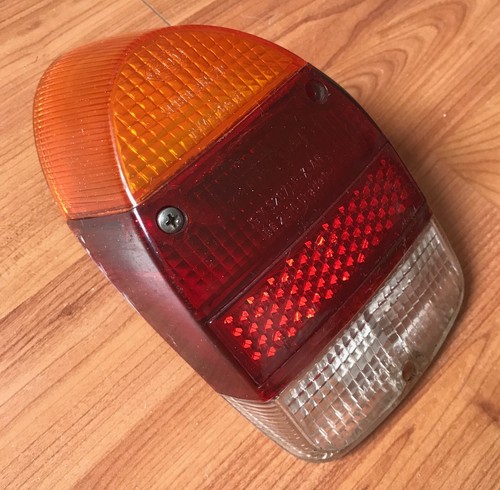 VW Käfer 1302 Rücklicht mit Rückwärtslicht und 1 Schraube