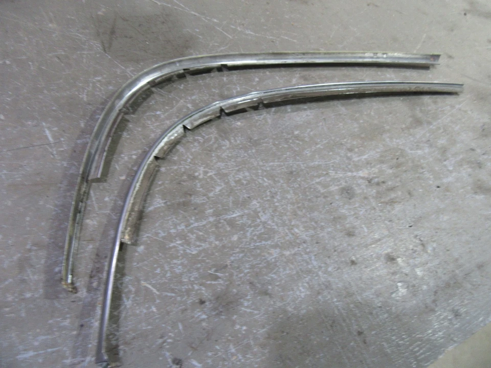 Ford Customline 1955 4 puertas exterior ventana trasera moldura inferior acero inoxidable Foto 4 de 4