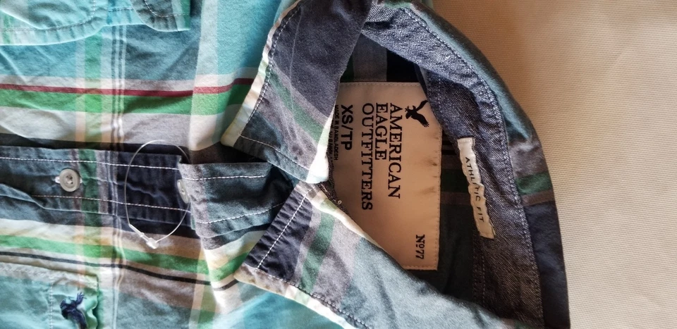 Camisa Polo de Vestir AMERICAN EAGLE Hombres Calce Atlético Manga Larga - X Pequeña Azul Griega Foto 3 de 3