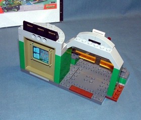 JUNIORS, TMNT: TURTLE LAIR SET 10699 - LEGO - 2014 - USED