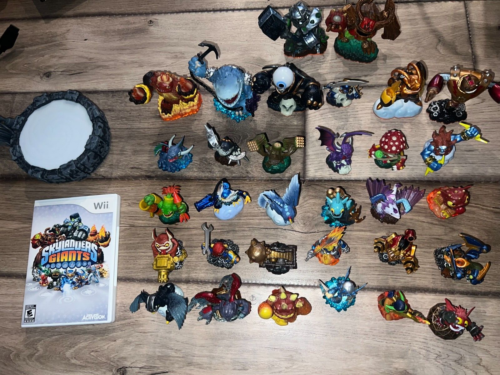 Skylanders Giants Wii With Portal And 32 Figures - Picture 1 of 15